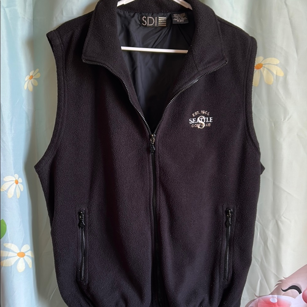 Seattle Golf Club Logo EST. 1900 Men’s Black Fleece Vest